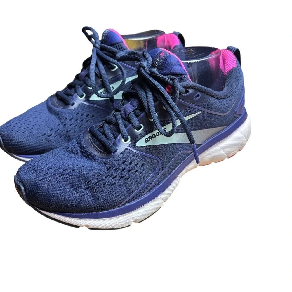 Brooks Transmit 3 Women’s Running Shoes in Navy w/Pink accent– Women’s Sz 8.5